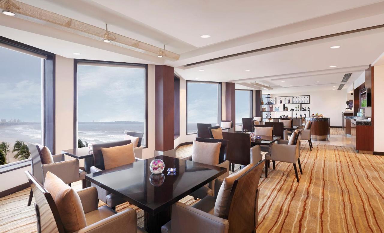 Novotel Mumbai Juhu Beach Экстерьер фото Club Lounge at the Taj Mahal Palace