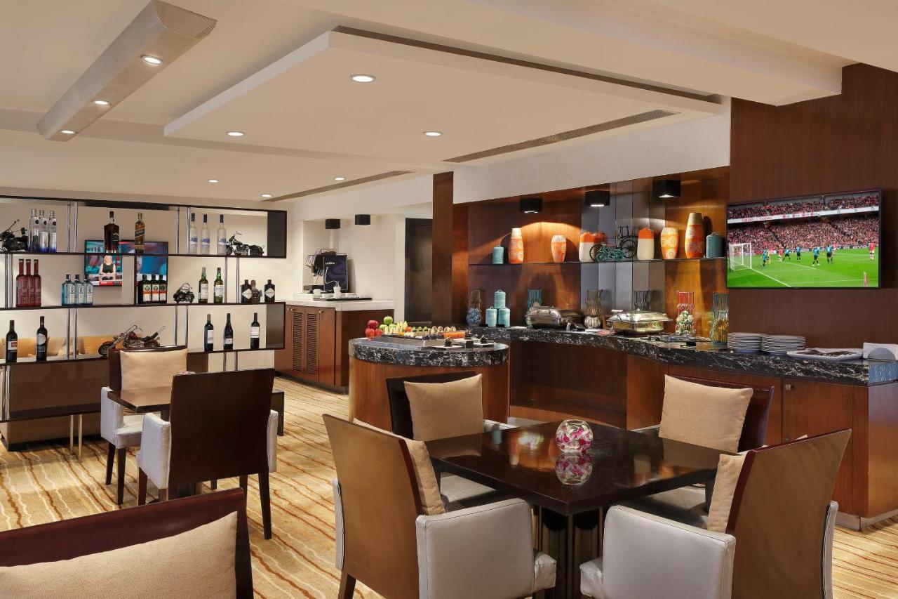 Novotel Mumbai Juhu Beach Экстерьер фото The Emirates Lounge at Dubai International Airport