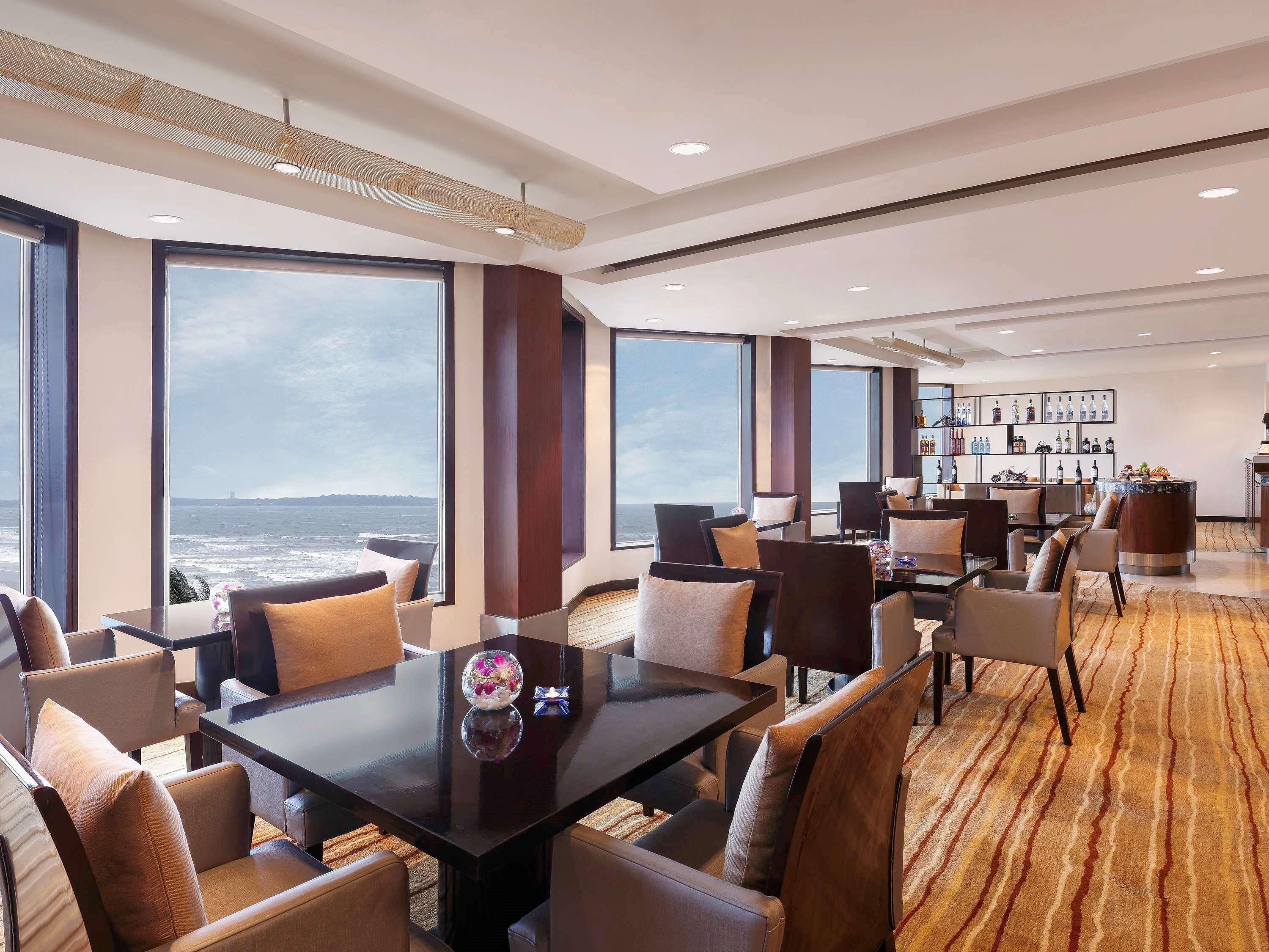 Novotel Mumbai Juhu Beach Экстерьер фото Club Lounge at the Taj Mahal Palace