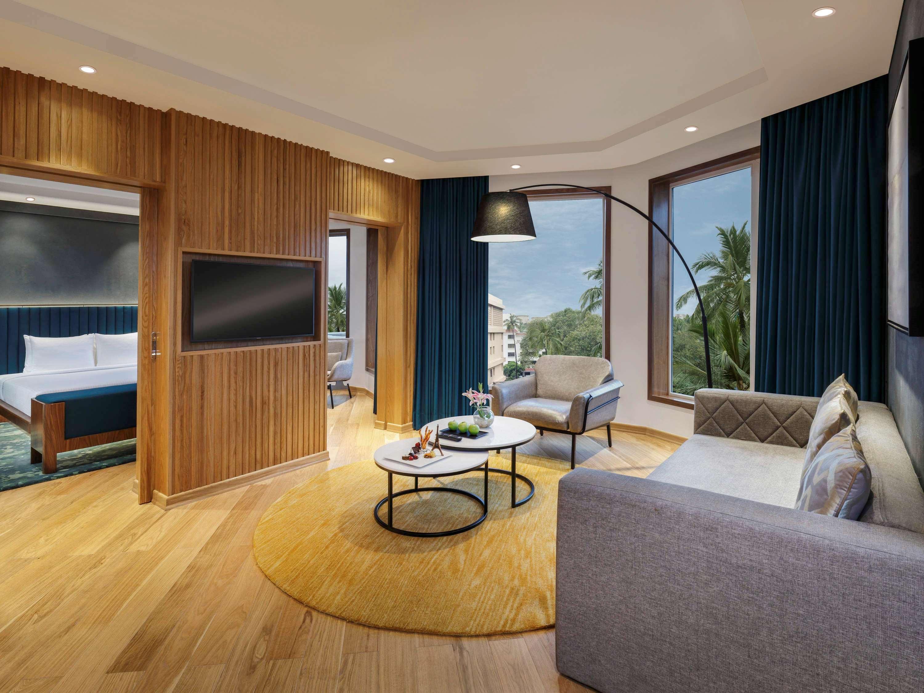 Novotel Mumbai Juhu Beach Экстерьер фото Suite
