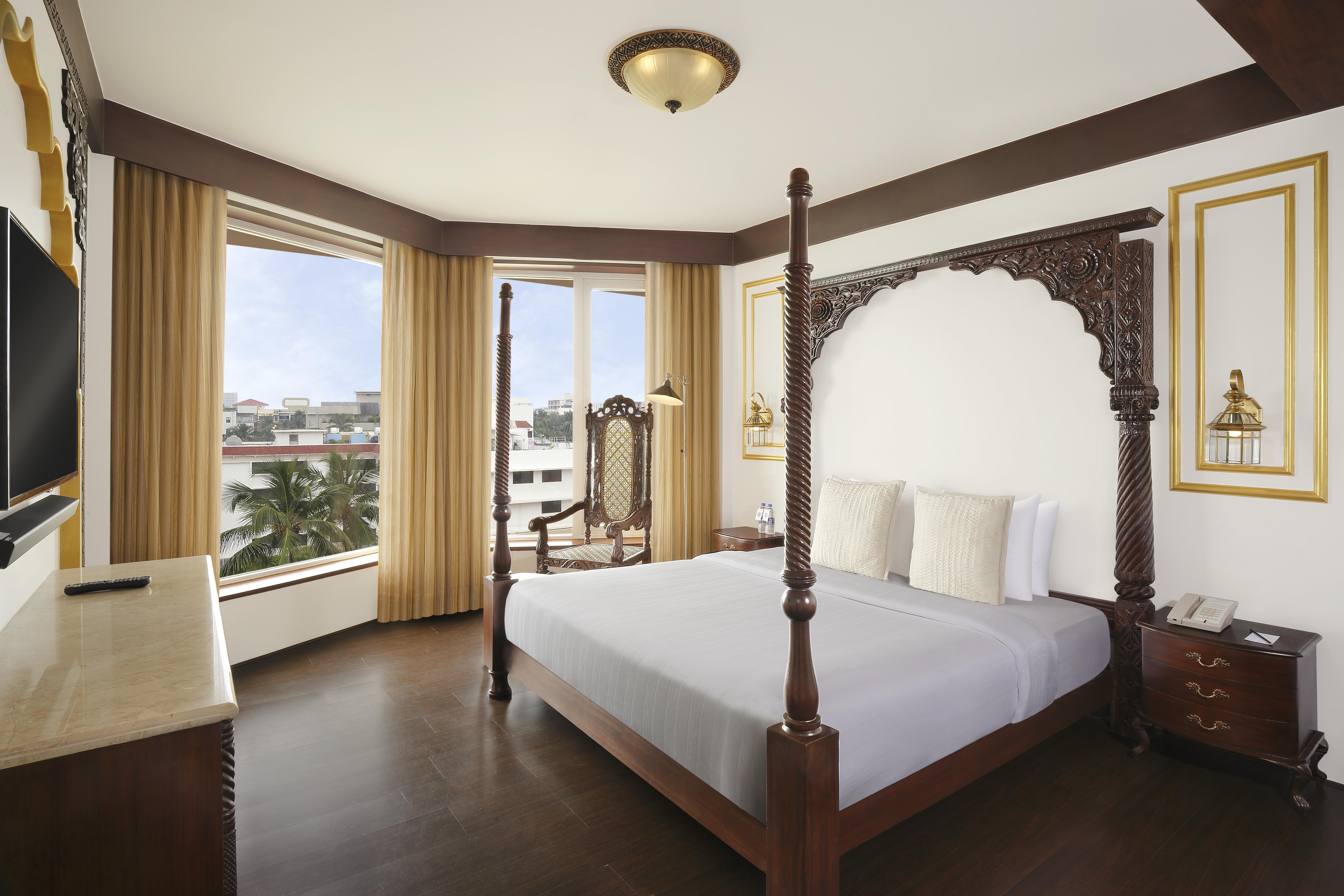 Novotel Mumbai Juhu Beach Экстерьер фото A bedroom at the hotel