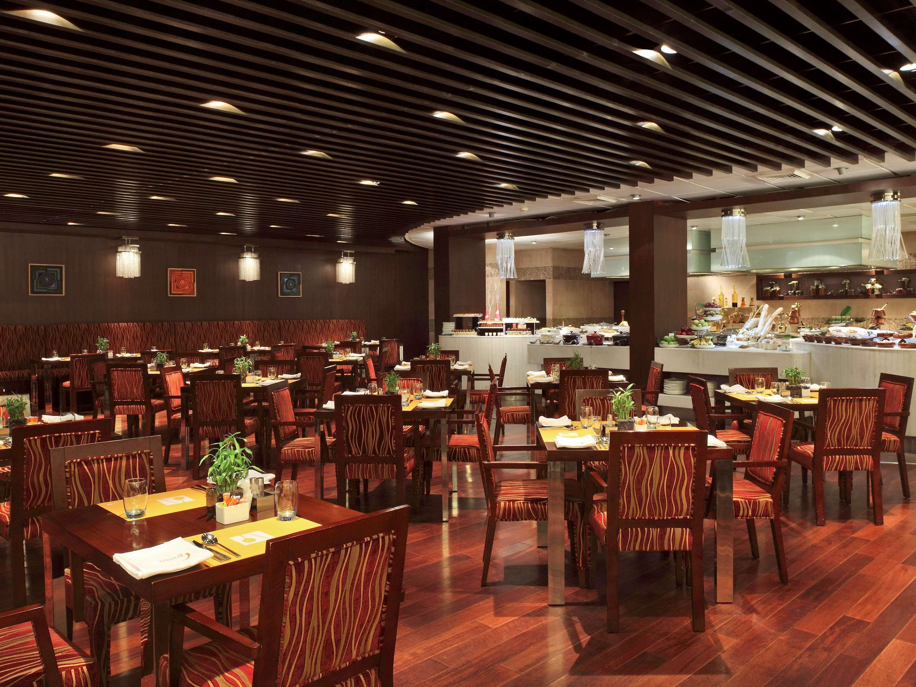 Novotel Mumbai Juhu Beach Экстерьер фото The restaurant