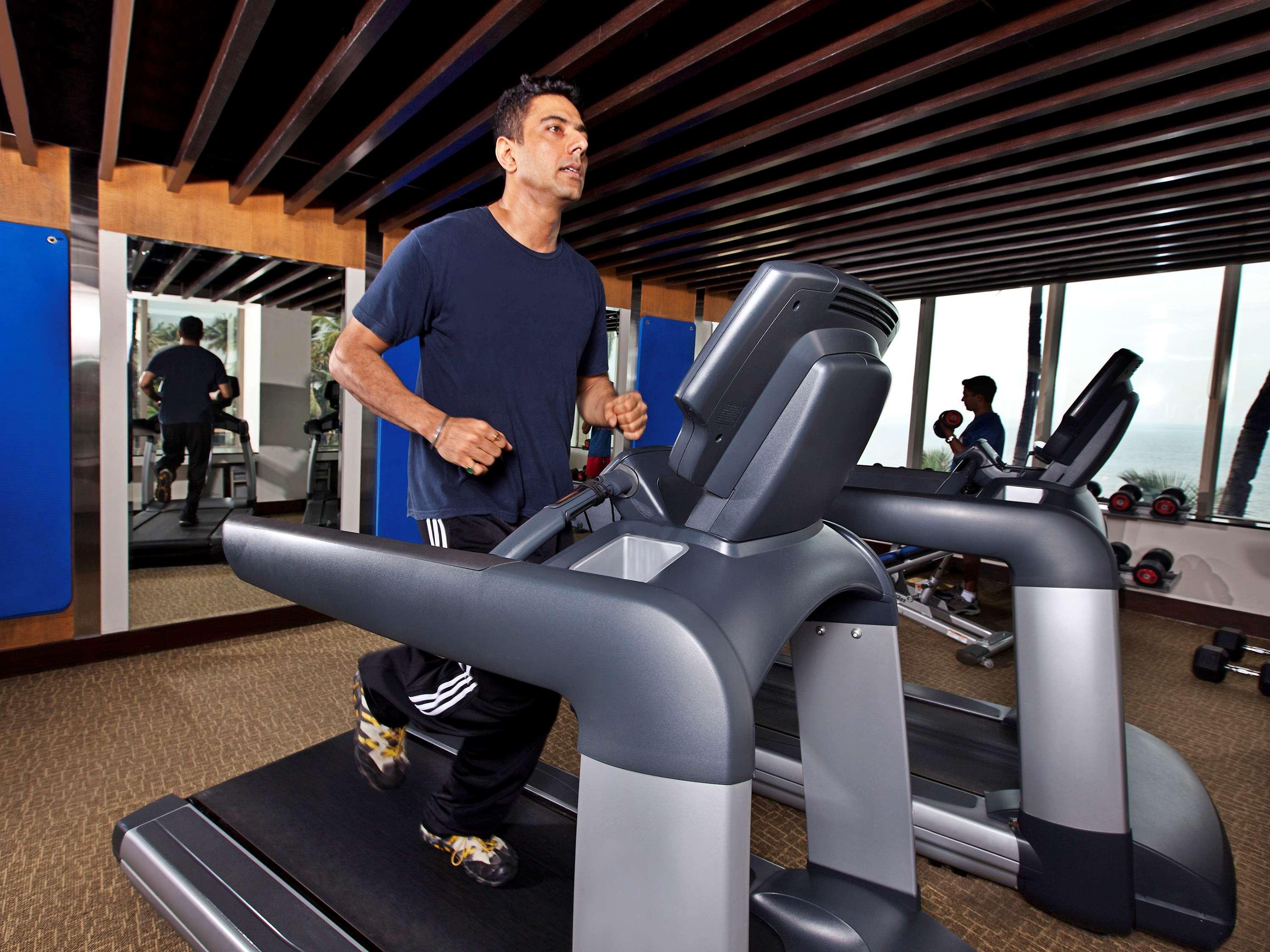Novotel Mumbai Juhu Beach Экстерьер фото A treadmill in use