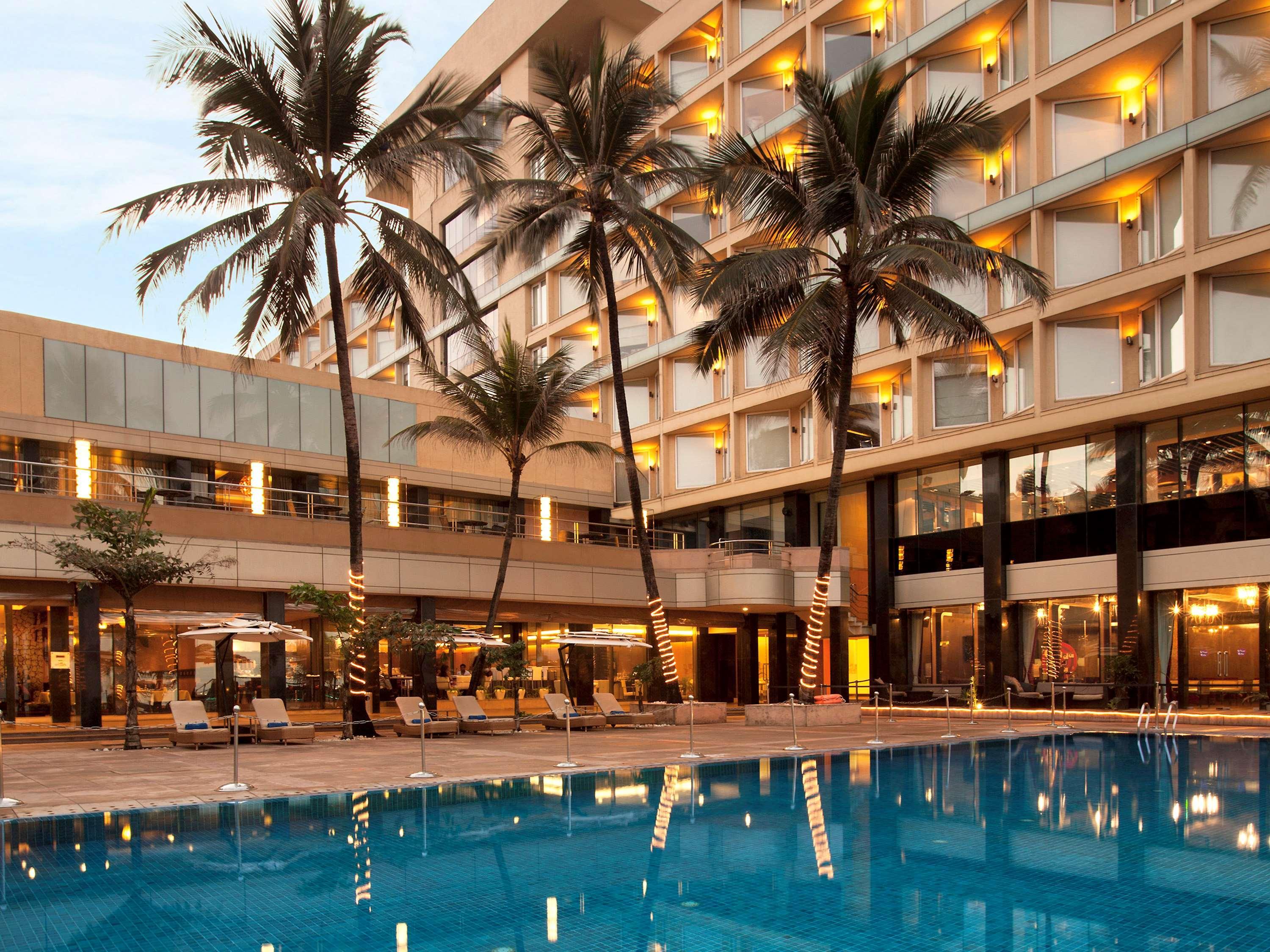 Novotel Mumbai Juhu Beach Экстерьер фото The Taj Mahal Palace, Mumbai