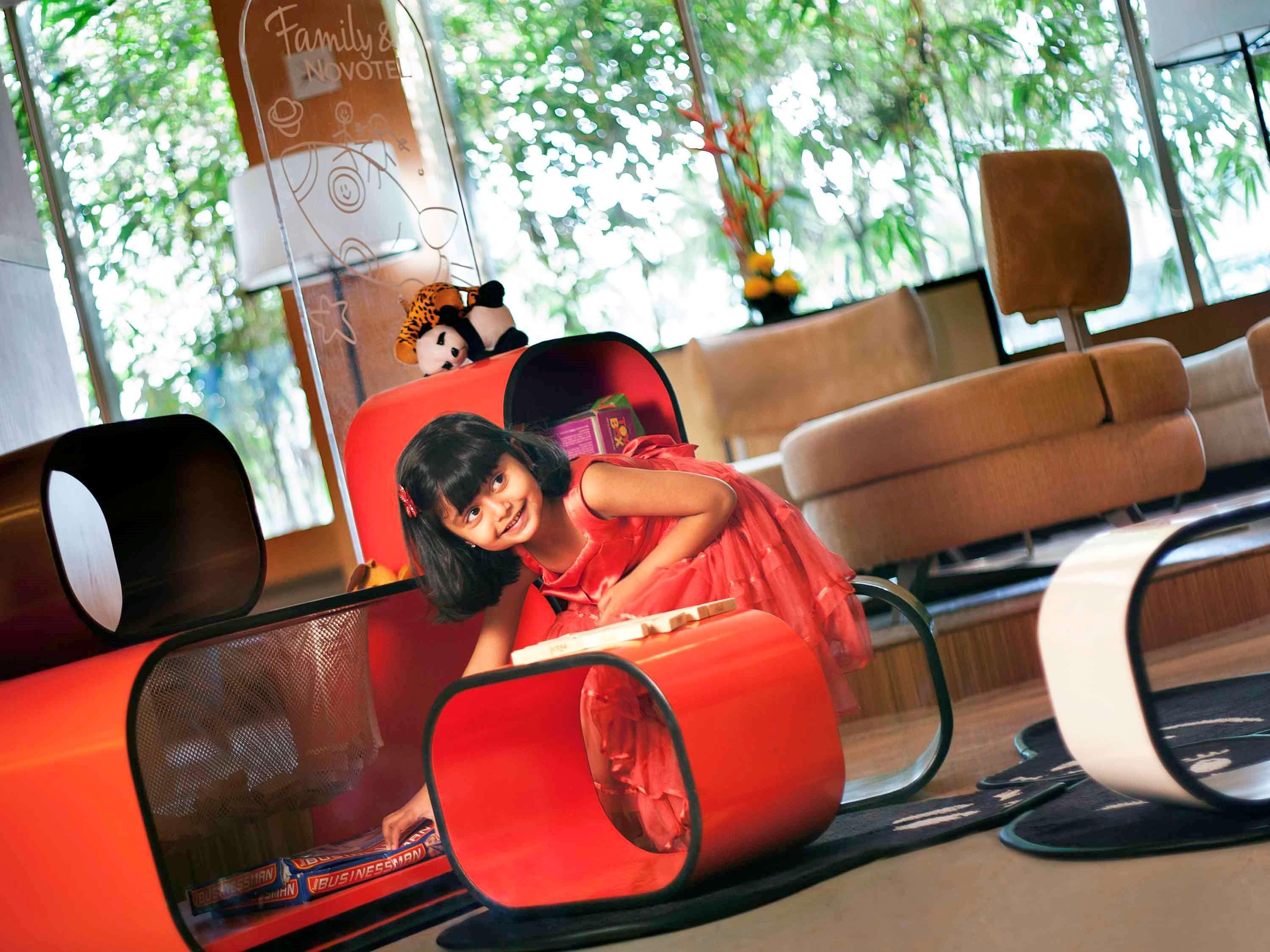 Novotel Mumbai Juhu Beach Экстерьер фото The lobby of the hotel