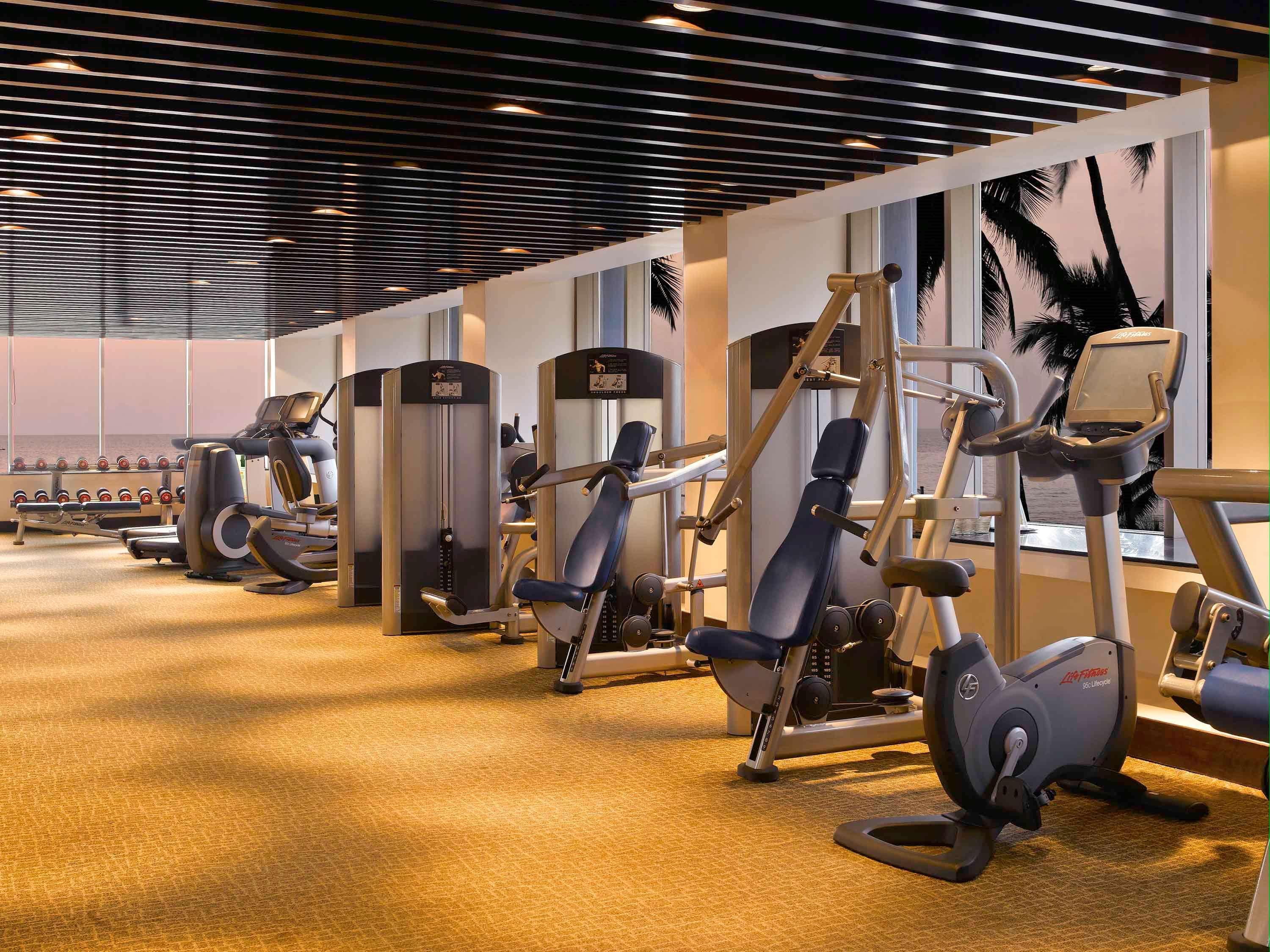 Novotel Mumbai Juhu Beach Экстерьер фото The gym at the hotel