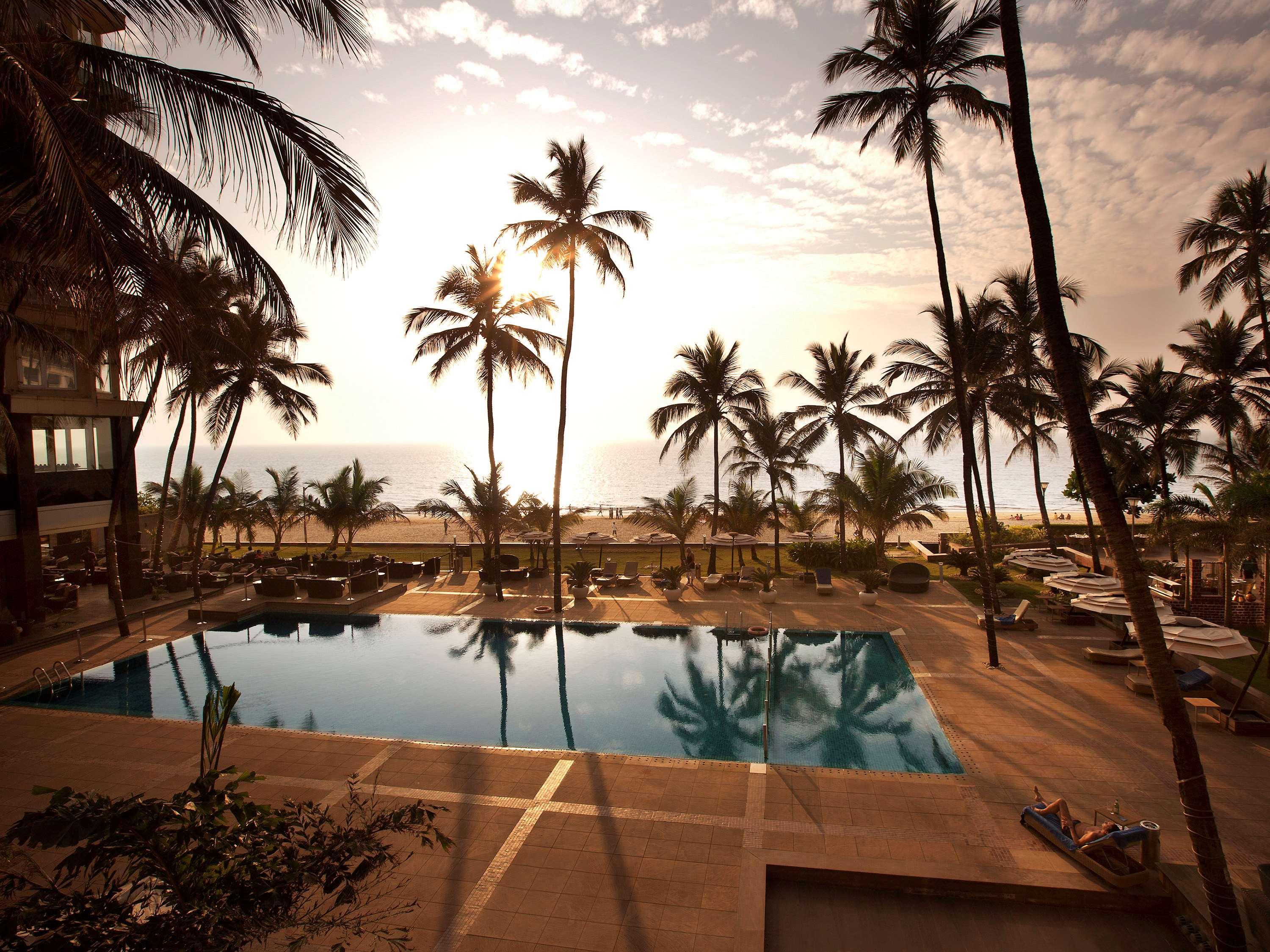 Novotel Mumbai Juhu Beach Экстерьер фото The pool at the Taj Bengal