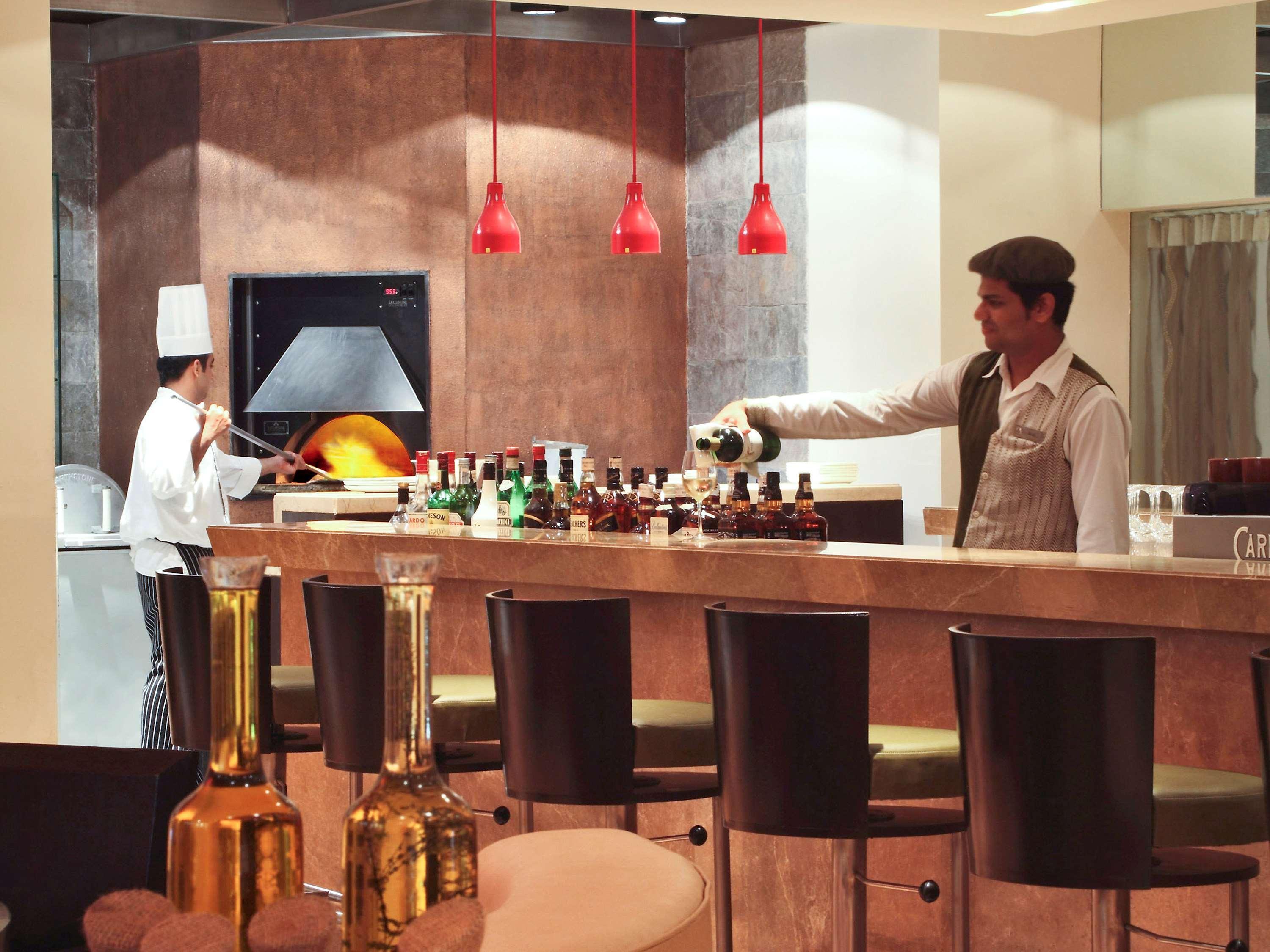 Novotel Mumbai Juhu Beach Экстерьер фото A bartender at work