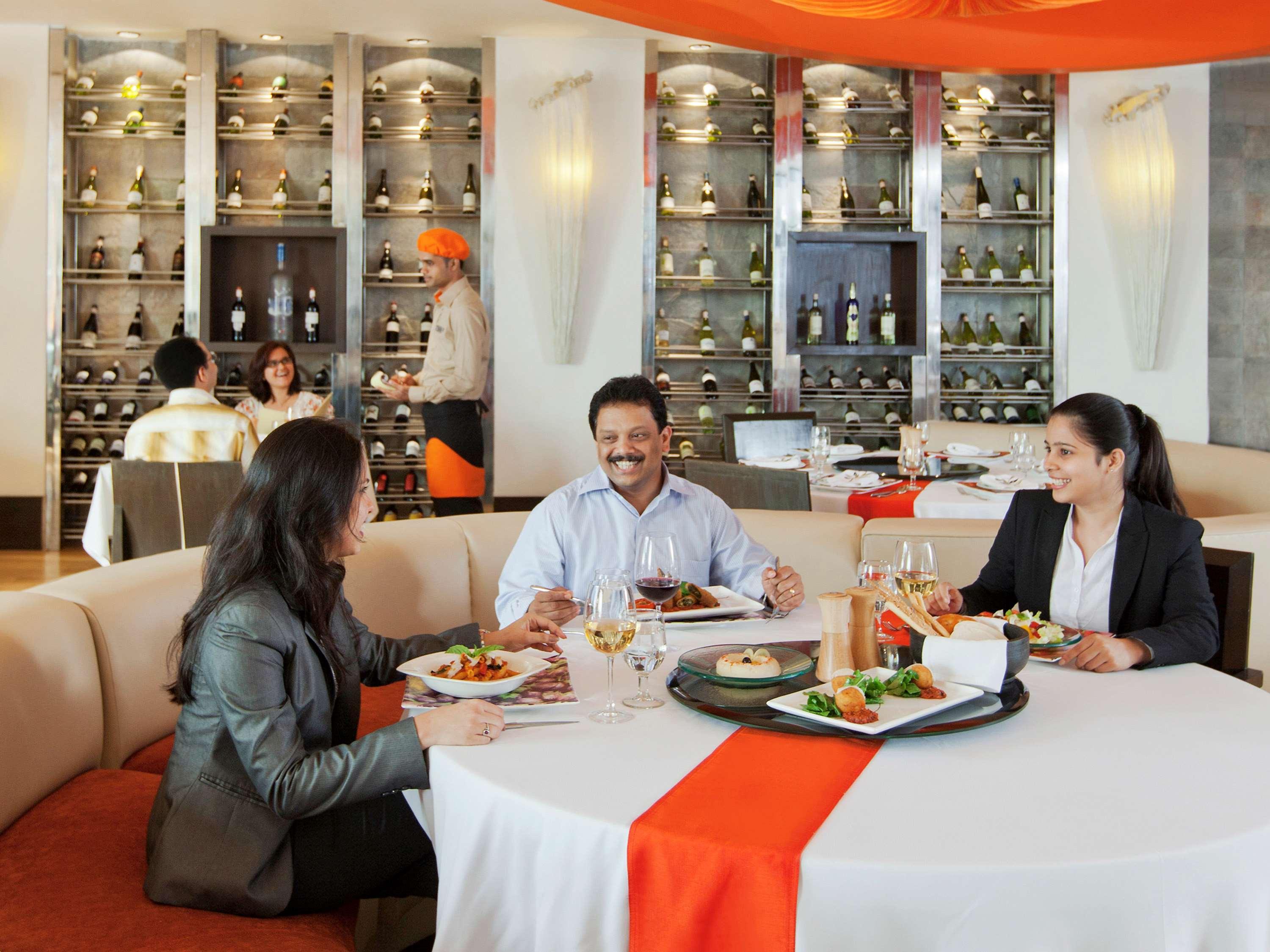 Novotel Mumbai Juhu Beach Экстерьер фото The Park, New Delhi