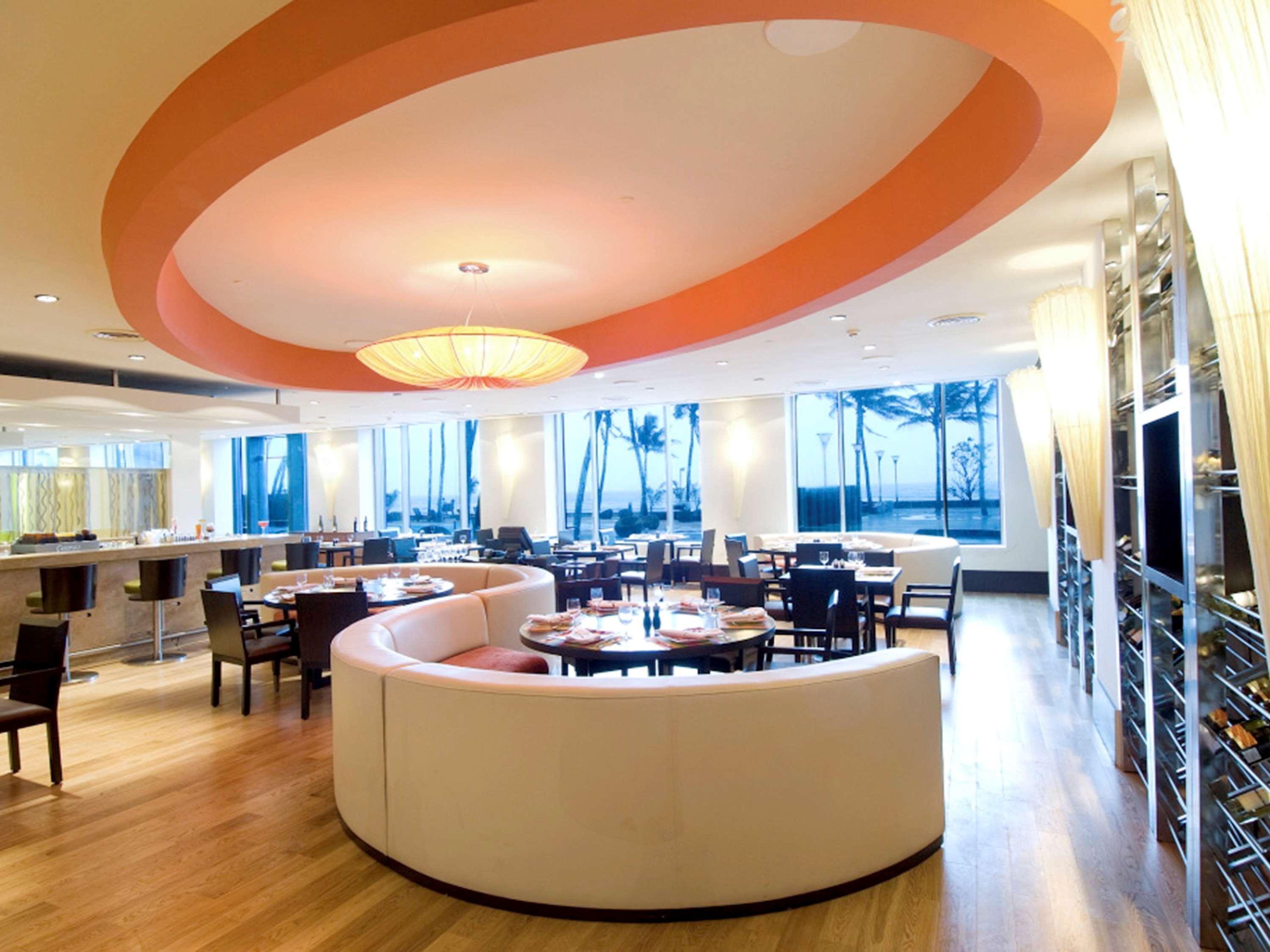 Novotel Mumbai Juhu Beach Экстерьер фото The restaurant
