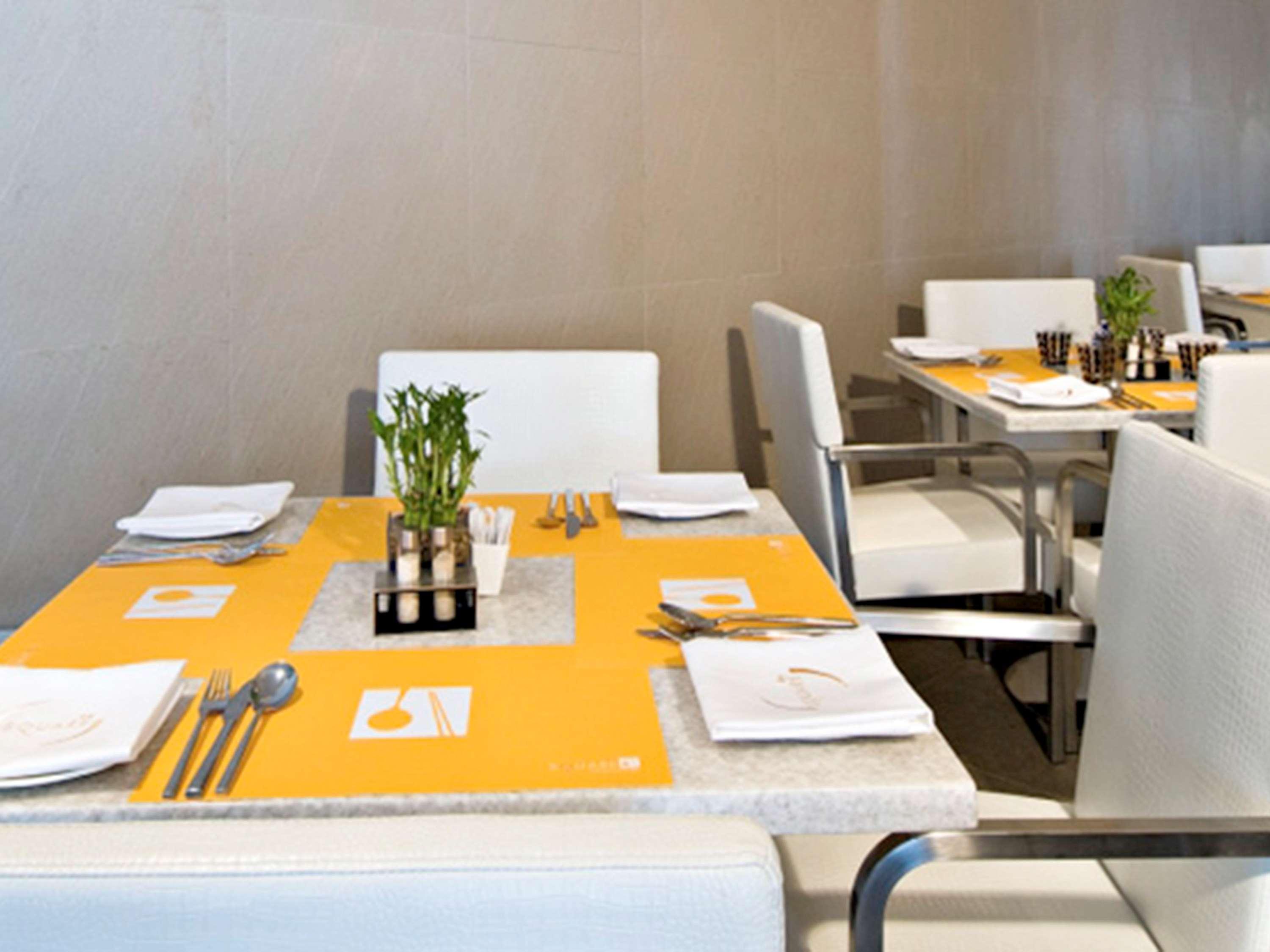 Novotel Mumbai Juhu Beach Экстерьер фото Restaurant