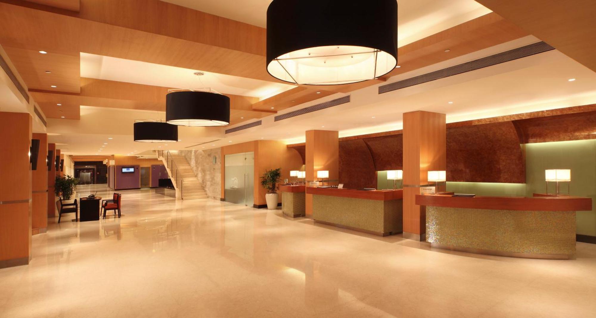 Novotel Mumbai Juhu Beach Экстерьер фото The lobby of the hotel
